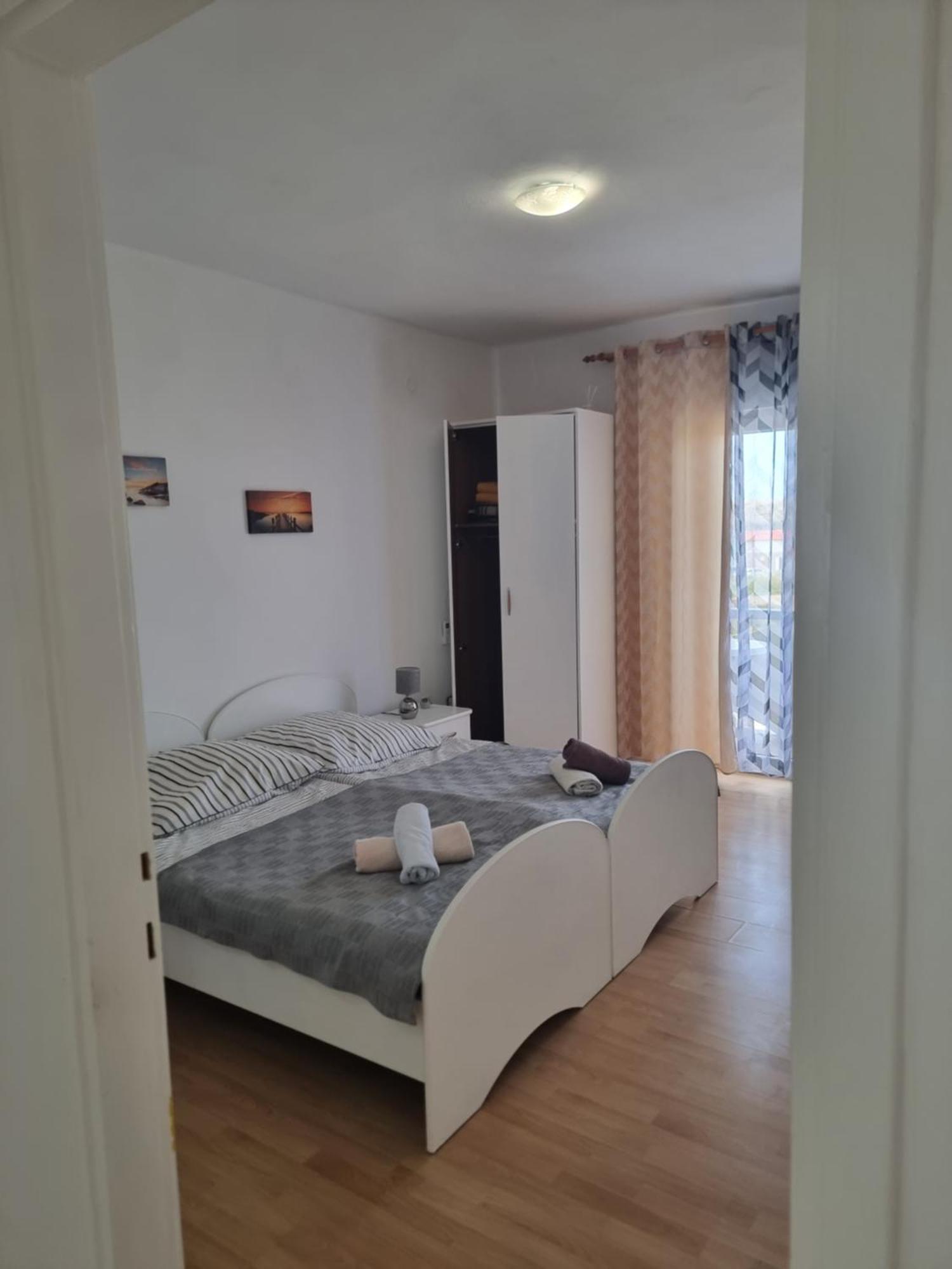 Dinjiška Apartmani Alen מראה חיצוני תמונה
