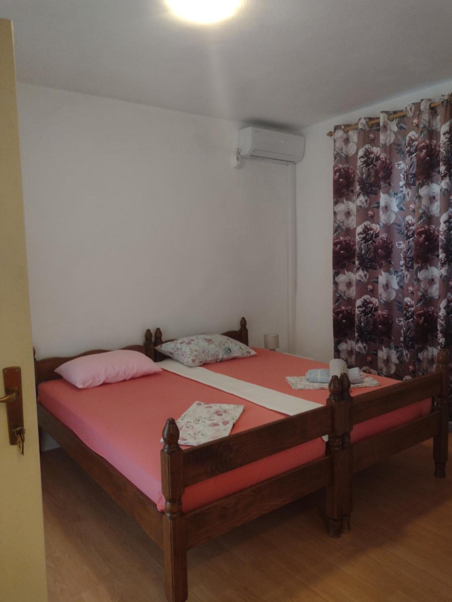 Dinjiška Apartmani Alen מראה חיצוני תמונה